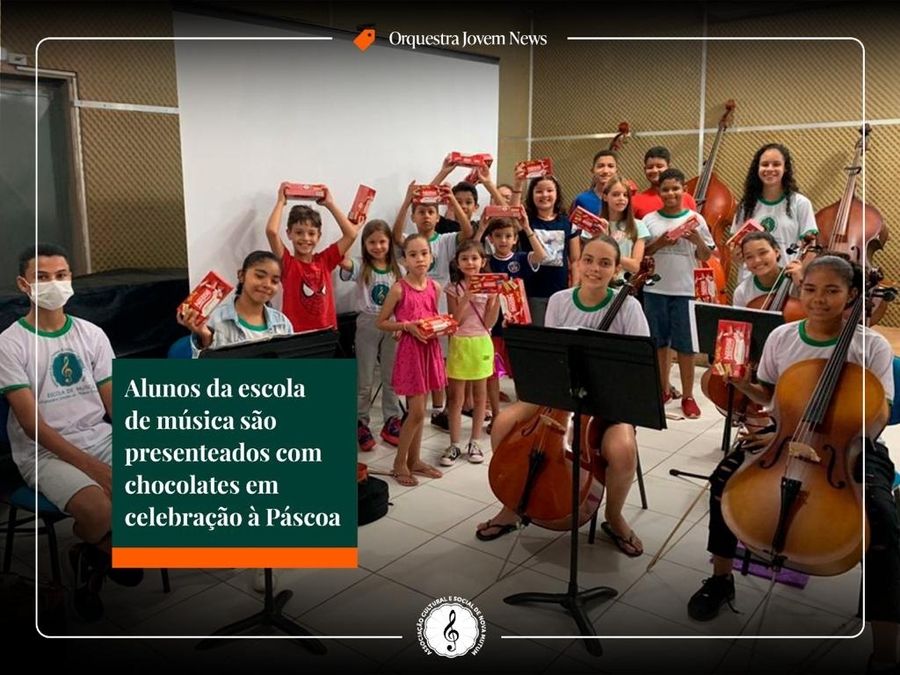 Alunos da Orquestra Jovem de Nova Mutum recebem chocolates para celebrar a Páscoa