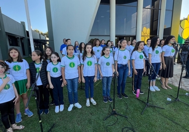 Coral Infantojuvenil Participa de Ação pelo 18 de Maio com Apresentação Emocionante