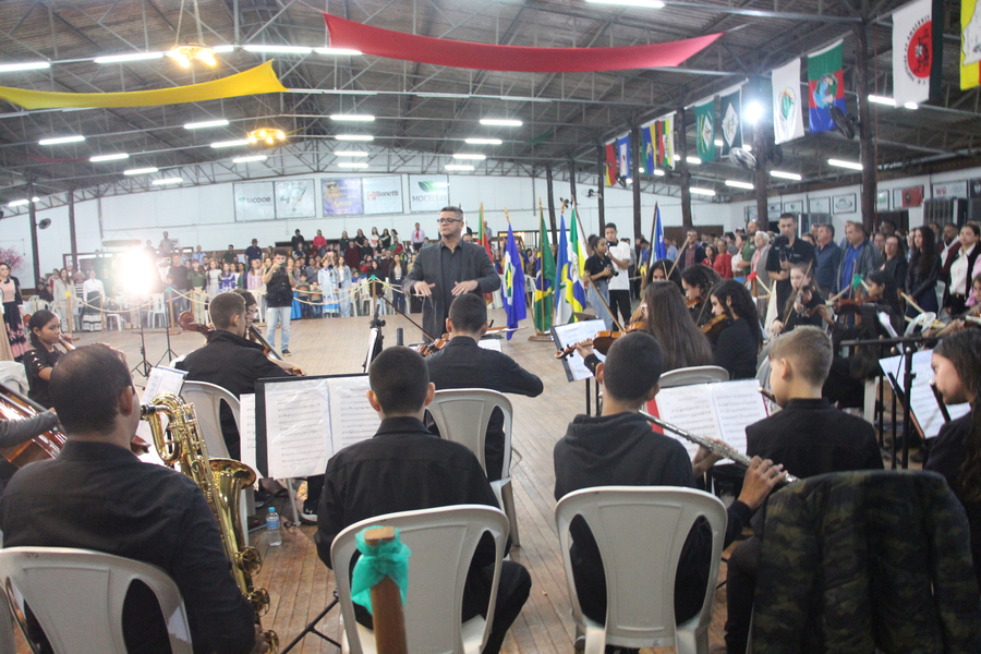 Orquestra Jovem de Nova Mutum encanta na abertura do 26º FEMART – Etapa Inter-Regional