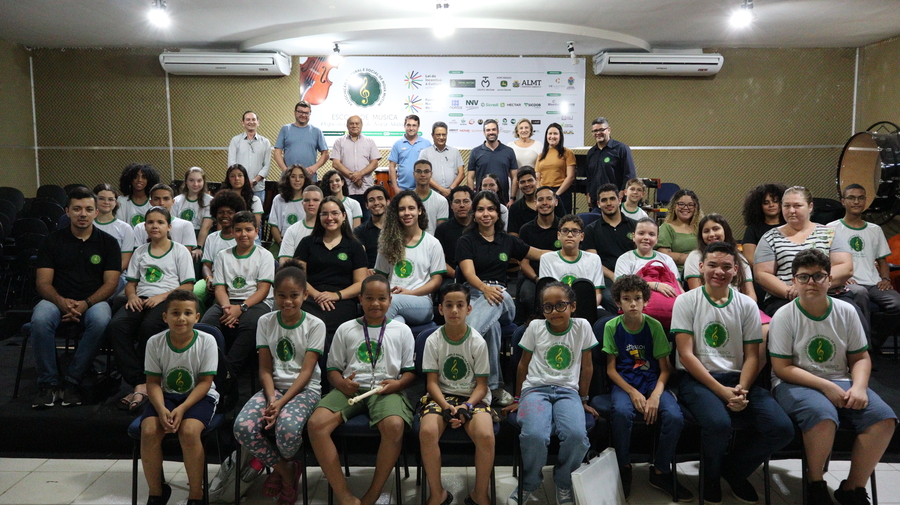 Visita de Henrique Ribeiro emociona e renova o legado de Dona Hilda na Escola de Música de Nova Mutum