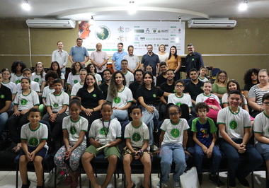 Visita de Henrique Ribeiro emociona e renova o legado de Dona Hilda na Escola de Música de Nova Mutum