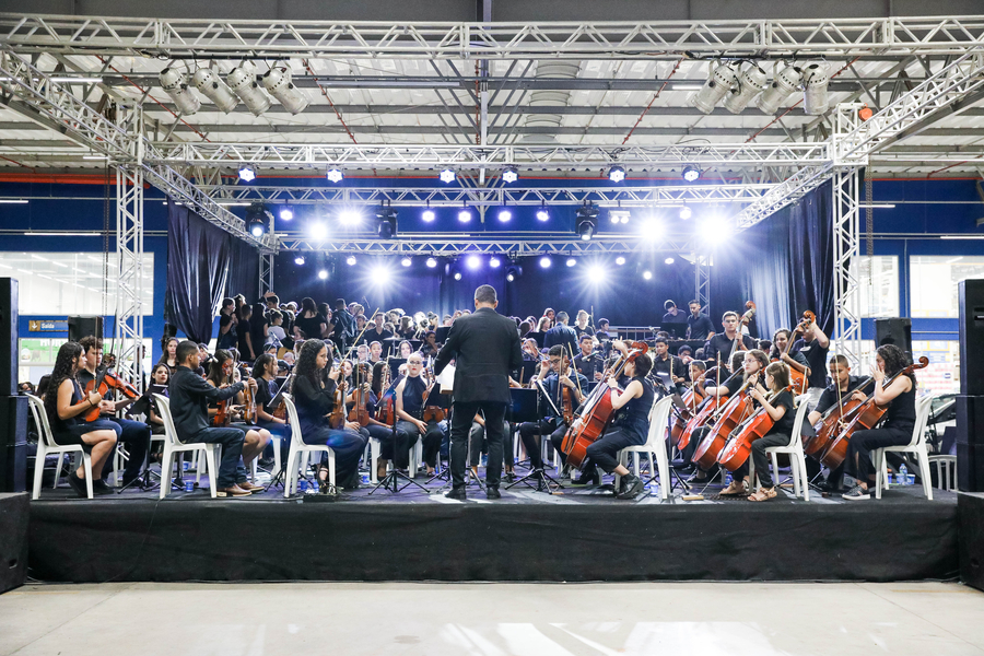 Concerto natalino da Orquestra Jovem reúne dezenas de mutuenses 