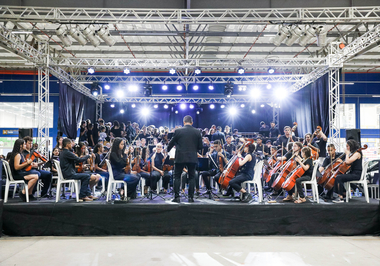 Concerto natalino da Orquestra Jovem reúne dezenas de mutuenses 