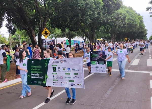 Escola de Música participa do desfile de 7 de Setembro em Nova Mutum