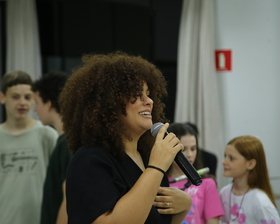 A gente canta assim: transformando notas em sentimentos e música em conexão.